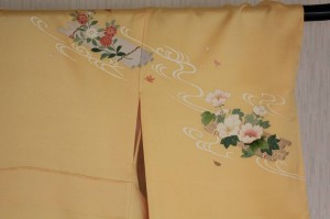 「流水花筏」右袖、肩模様