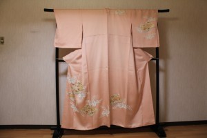 お誂え訪問着「踊り桐に絵草子御所解き模様」