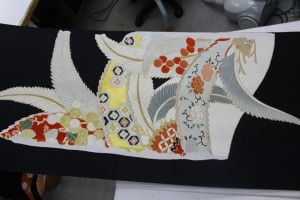 染め直し、金彩仕上げの上前部分