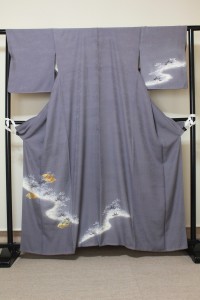 着物シミ、カビ落とし柄足し、金彩加工。右袖部分