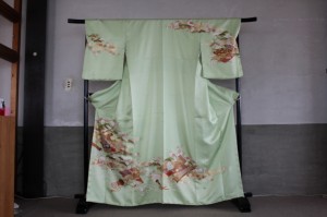 訪問着「古楽器、絵巻草花」