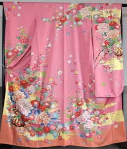 染め直し、金彩を加えた振袖