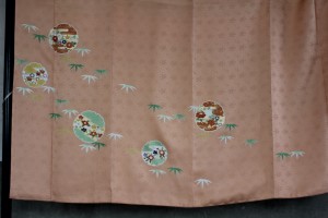 笹に雪輪小花、裾模様