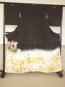 染め直す前の黒留袖